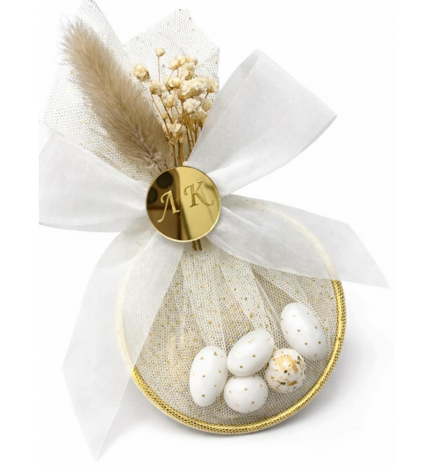 Μπομπονιέρα κρίκος με τα αρχικά του ζευγαριού.