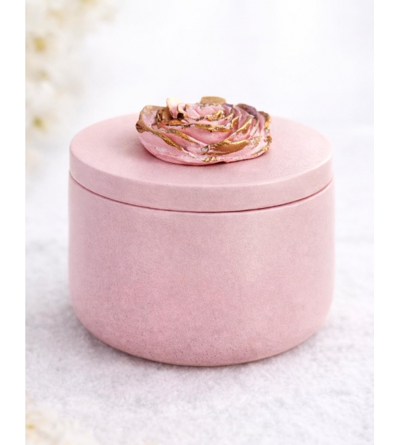 Μπιζουτιέρα με λουλούδι.