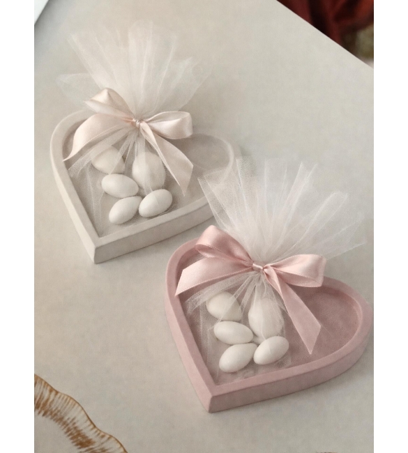 Μπομπονιέρα καρδιά με τούλι και σατέν κορδέλα